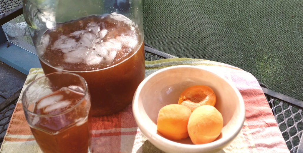 This sweet and fruity apricot iced tea will put you in a summery state of mind at first sip!